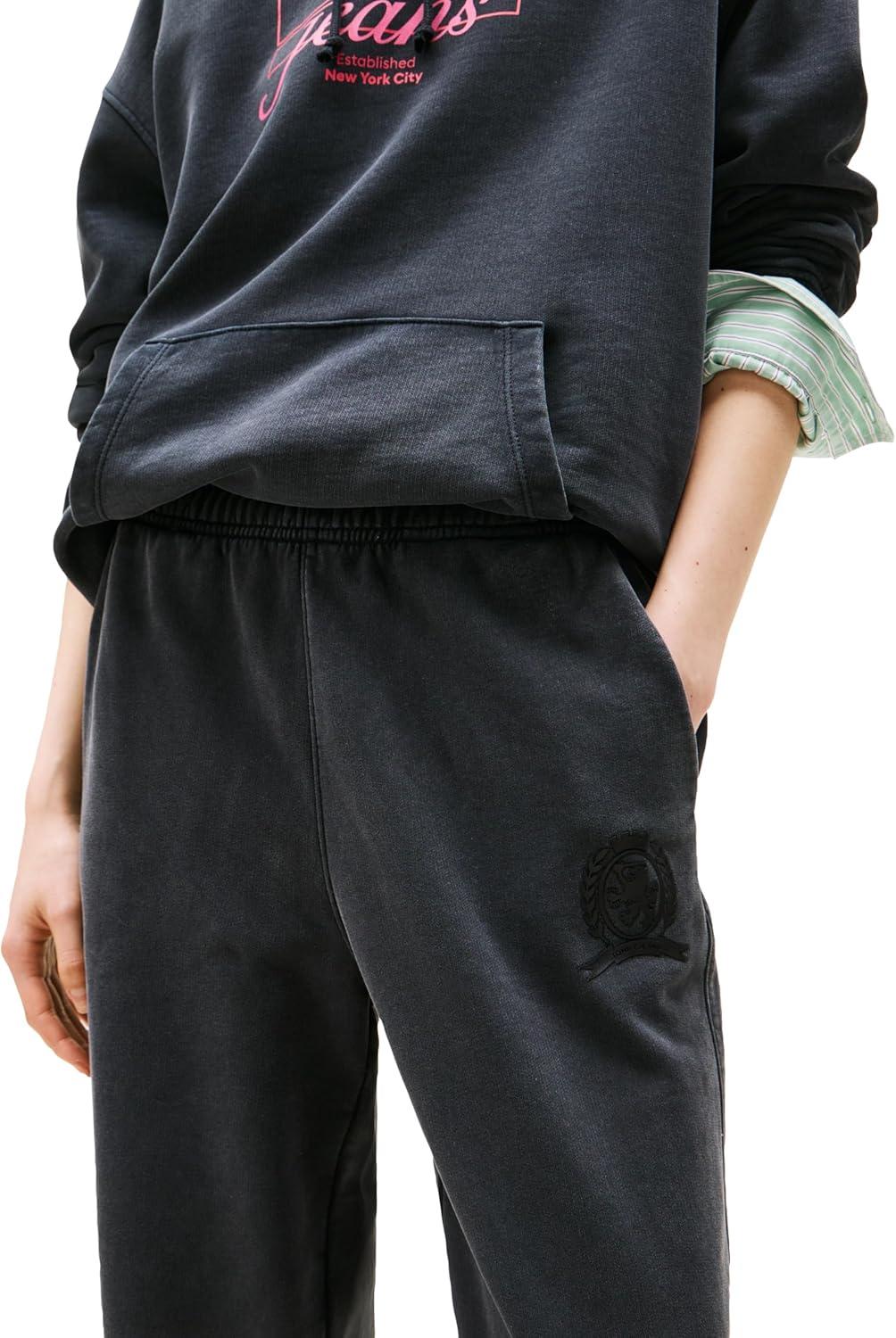 imageTommy Jeans Womens Relaxed Crest Logo Jogger SweatpantsBlack