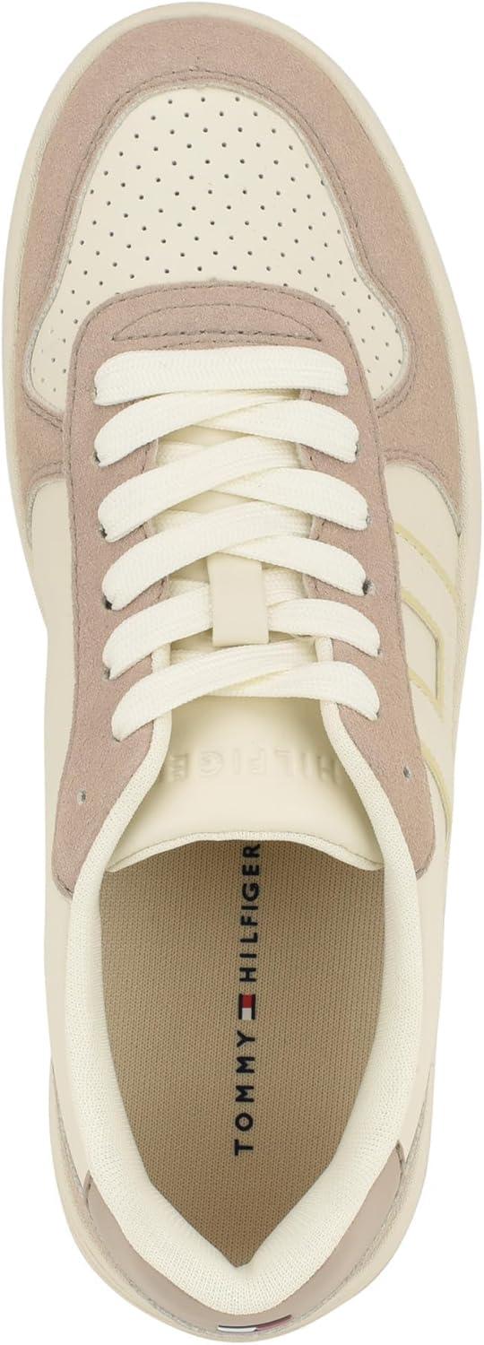 imageTommy Hilfiger Womens VenizTaupe