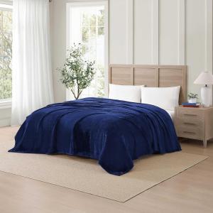 Tommy Hilfiger – Twin Plush Blanket, Medium Weight Bedding for Year-Round Use, Perfect for Layering on Beds or Couches, Dorm Essentials (Light Beige)(Marine Blue)