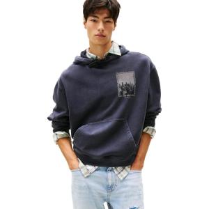 Tommy Jeans Men’s Medium Weight Hoodie Sweatshirt with Printed Photo Graphic(Black)