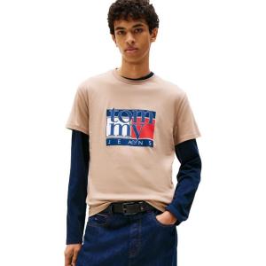 Tommy Jeans Men’s Short Sleeve Cotton T-Shirts with Flag and Logo Graphic(Coastal Taupe)