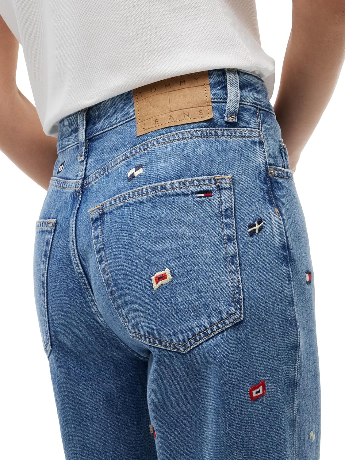image:imageTommy Jeans Womens Layla High Rise Slim Straight JeansDenim MediumAoe