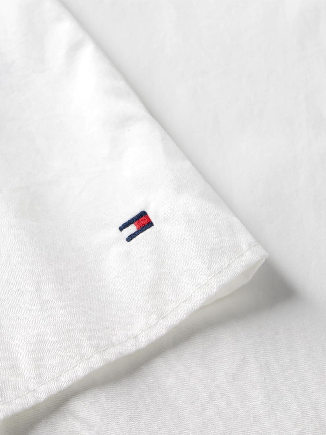 image:imageTommy Hilfiger Womens Cotton Poplin Long Sleeve Cropped Button Down Shirt in Regular Fit with Roll Up SleeveEcru